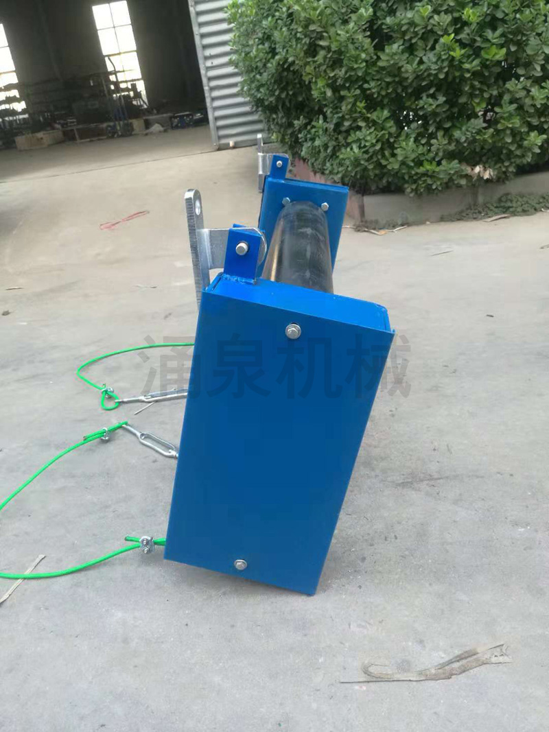 無(wú)動(dòng)力滾刷清掃器 (6).jpg