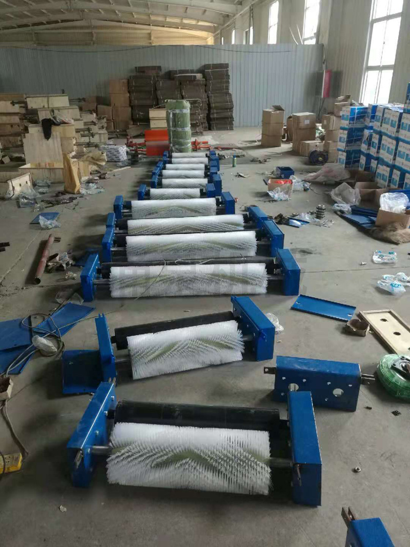 無(wú)動(dòng)力滾刷清掃器 (7).jpg