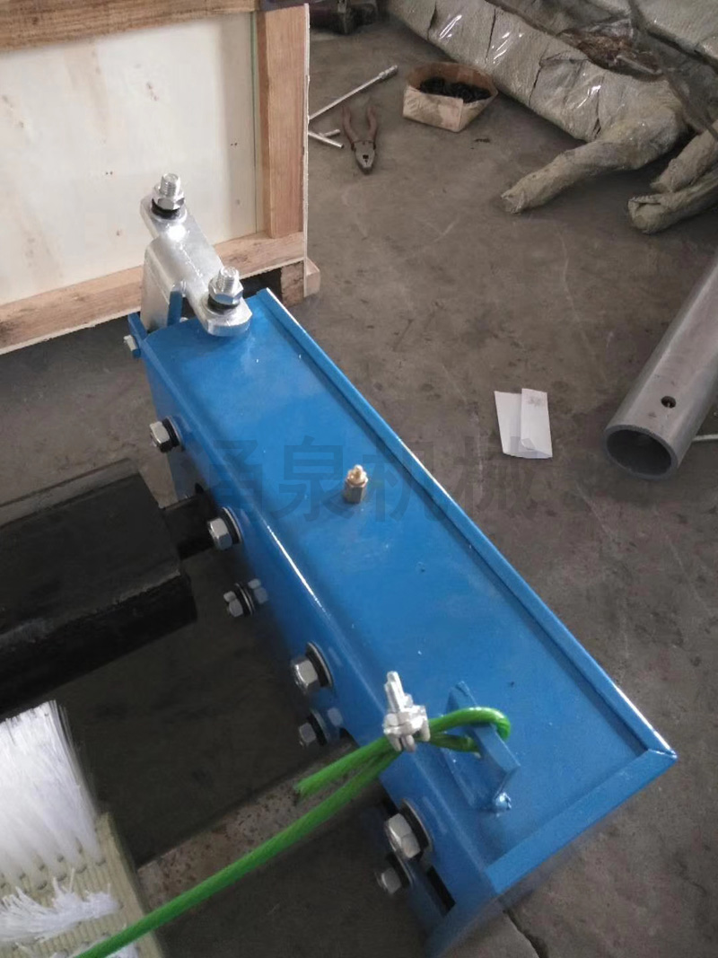 無(wú)動(dòng)力滾刷清掃器 (9).jpg