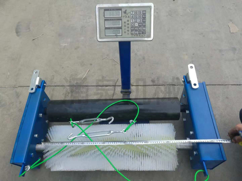 無(wú)動(dòng)力滾刷清掃器 (3).jpg