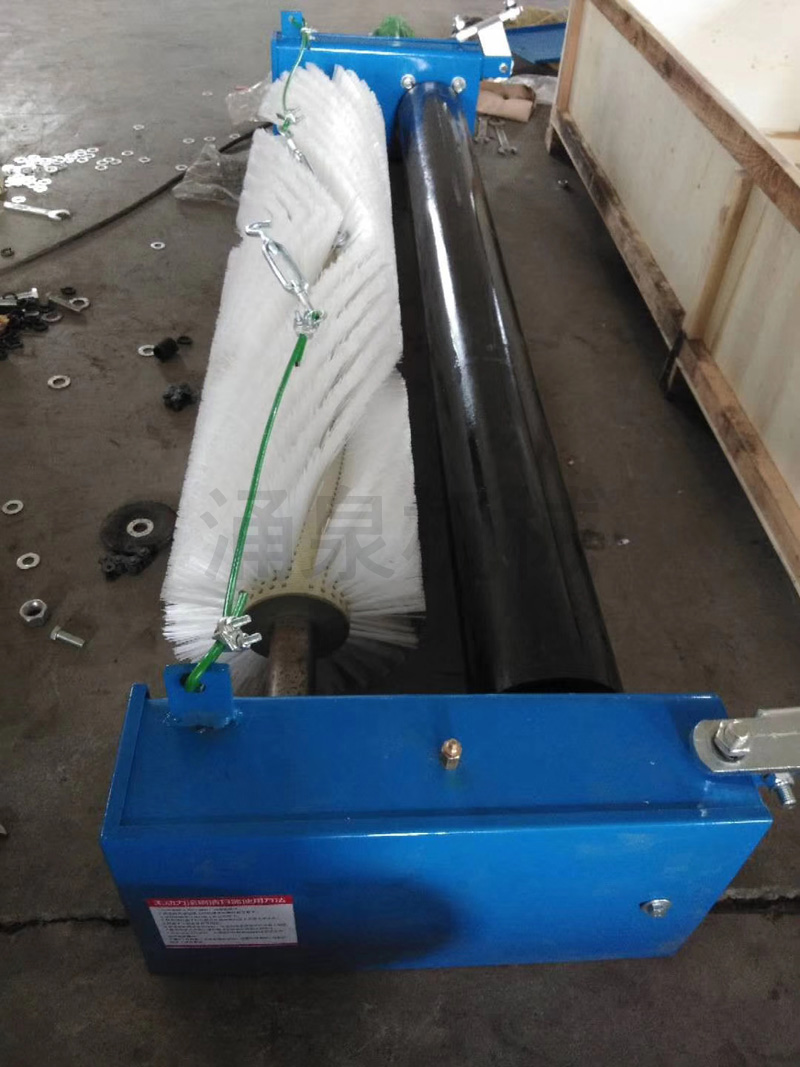 無(wú)動(dòng)力滾刷清掃器 (8).jpg